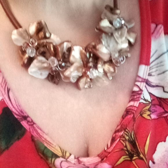 Handmade resin necklace - Picture 4 of 8